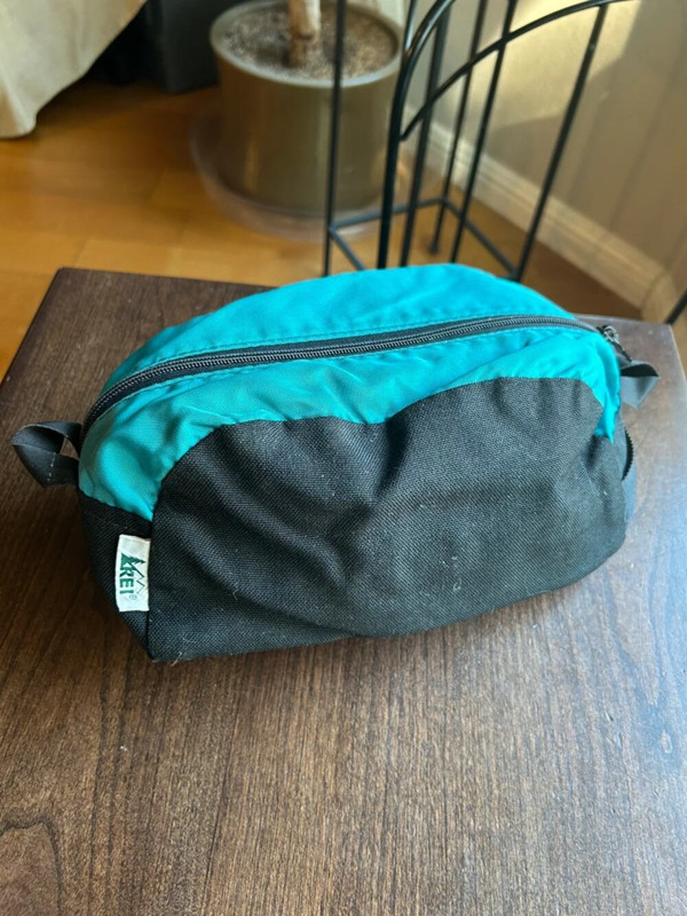 vintage REI toiletry bag two-tone teal and black nylon